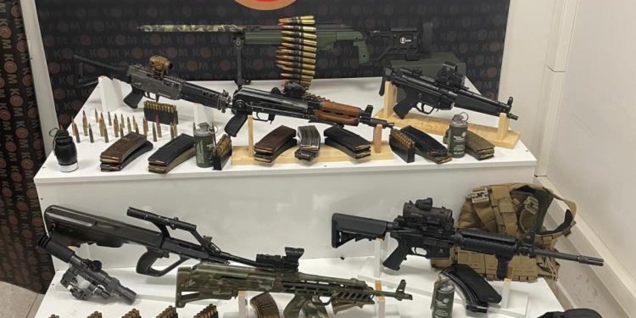Mardin'de  bir ikamette yapılan aramada çok sayıda uzun namlulu silah ele geçirildi