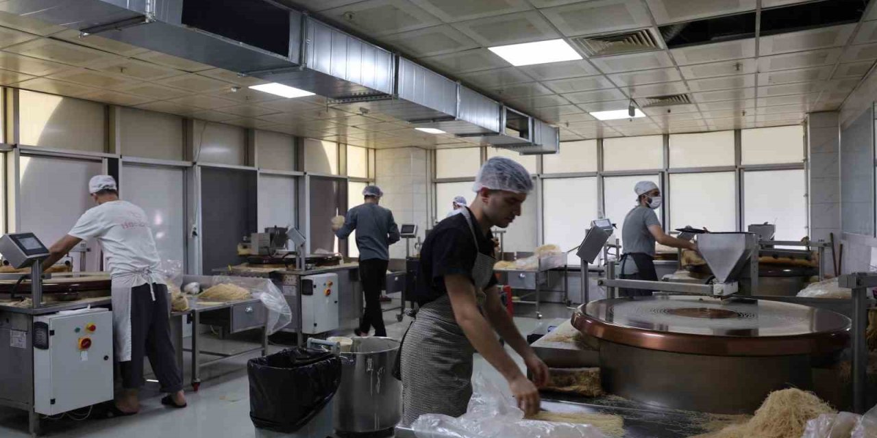 Diyarbakır’ın Köklü Tatlı Firması 41’nci Yıla Özel Fiyatlarda Yüzde 50 İndirime Gitti