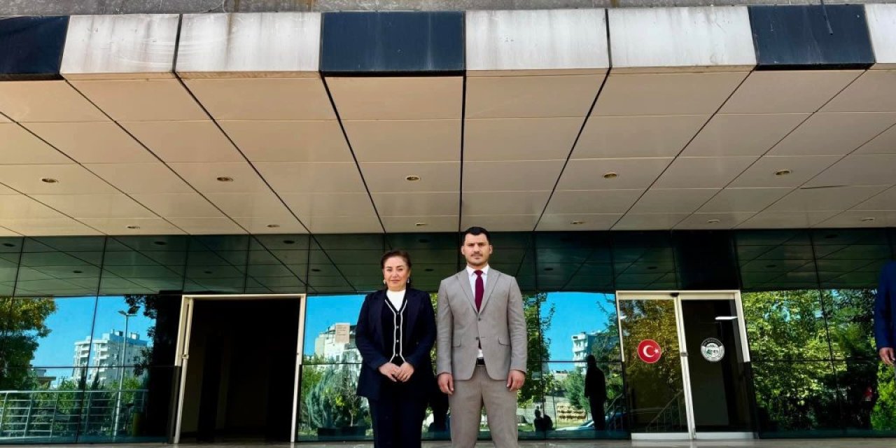 İdil'de Dikkat Çeken Görüşme: Ak Parti İlçe Başkanı Dem Parti'den İhraç Edilen Belediye Başkanını Ziyaret Etti