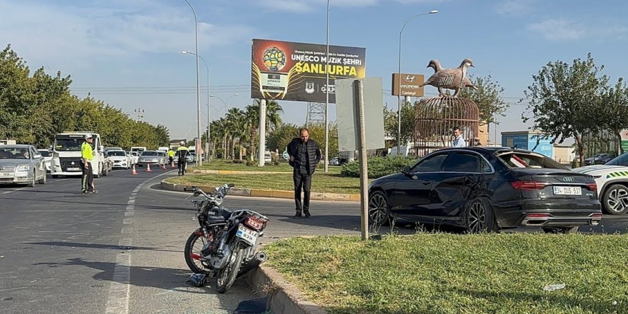 Otomobille çarpışan motosikletteki 2 kişi hayatını kaybetti