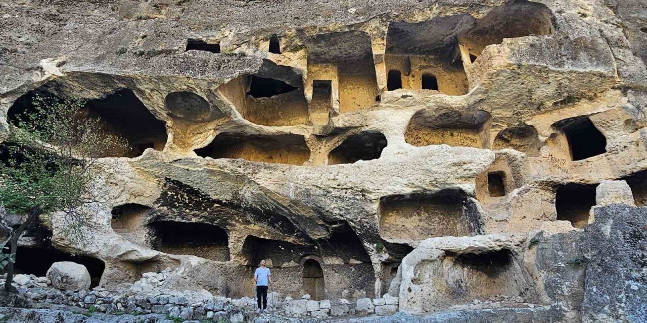 Şırnak'ın Gabar Dağı’nda Saklı Cennet: "7 Katlı Apartman Mağarası"