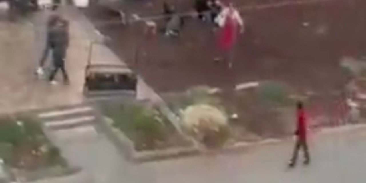 Diyarbakır’da 2 Kişinin Öldüğü Silahlı Kavga Cep Telefonu Kamerasına Yansıdı