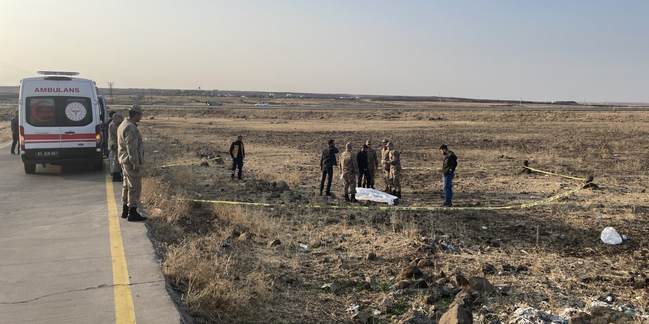 Yol Kenarında Erkek Cesedi Bulundu