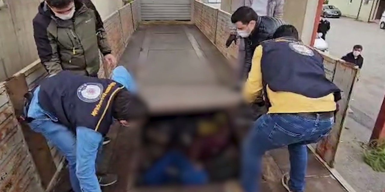 Bitlis’te tırın gizli bölmesinde 20 kaçak göçmen yakalandı