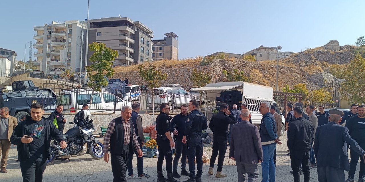 Şırnak'ta zabıta ekipleri ile seyyar satıcıları arasında tartışma