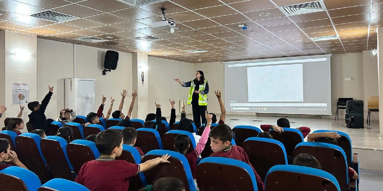 Şırnak’ta öğrenciler trafik kuralları konusunda bilgilendirildi
