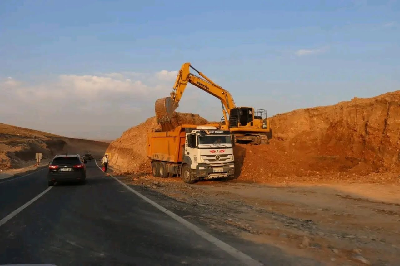 Cizre Silopi yolunda çalışmalar devam ediyor