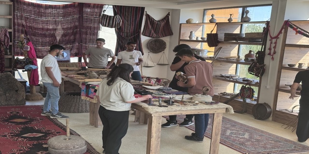 Şırnak'ta eski eşyaların toplandığı Bilgievi, ziyaretçilere nostalji yaşatıyor