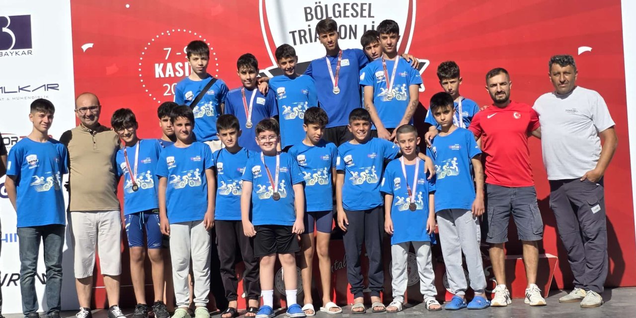Denizsiz Şehirden Büyük Başarı: Şırnak Yüzme Akademisi Triatlon Takımı Türkiye Finalleri’nde Parladı!