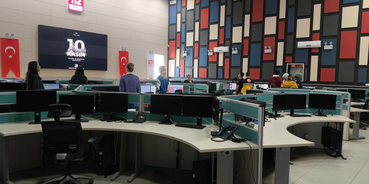 Şırnak 112 Personelinden Atatürk’e Anlamlı Saygı Duruşu