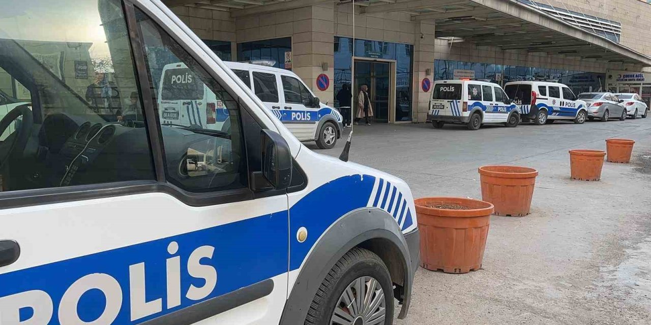 İki Grup Arasında Silahlı Ve Sopalı Kavga:2'si Ağır 5 Yaralı