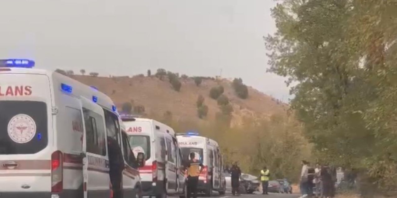 İki otomobilin çarpıştığı kazada 10 kişi yaralandı