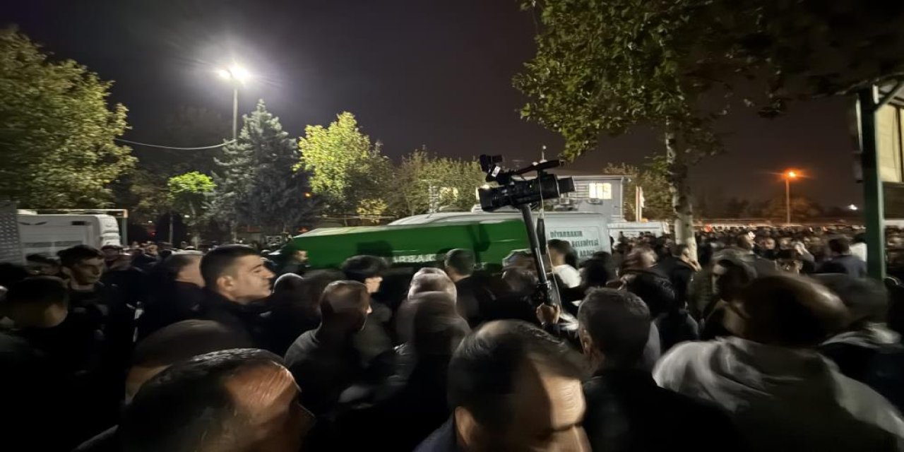 Diyarbakır’da viyadük inşaatı kazasında hayatını kaybeden 4 kişi defnedildi