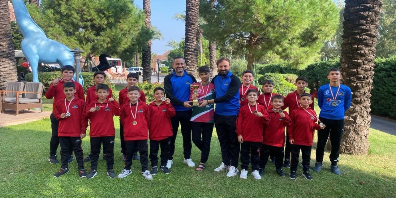 Cizre Yıldızları Futbol Okulu Antalya’daki Turnuvadan İkincilikle Döndü