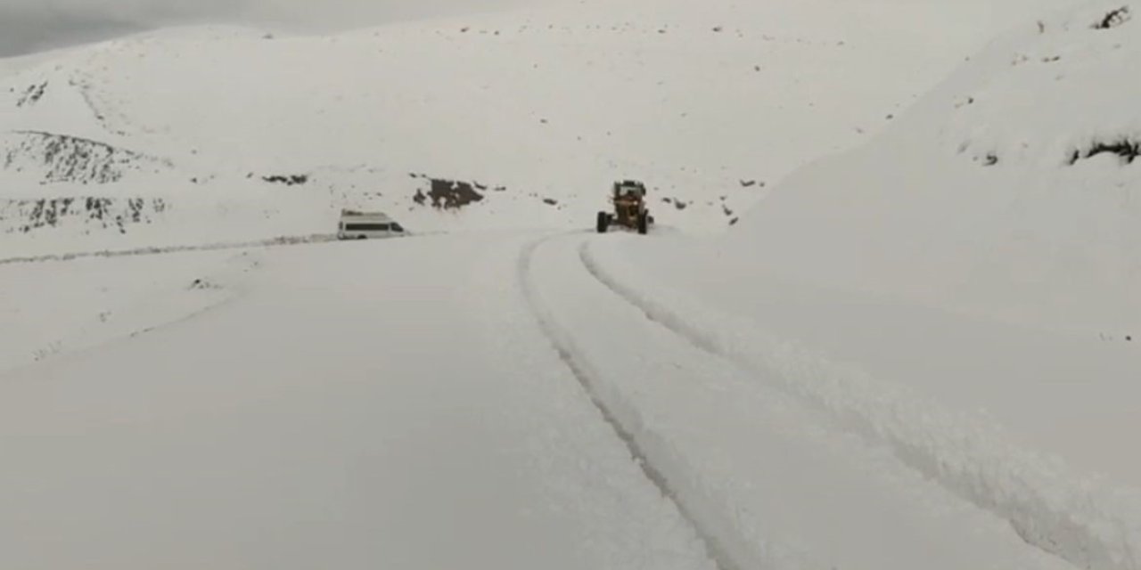 Komşu İlde, Karda Araçlar Yolda Mahsur Kaldı