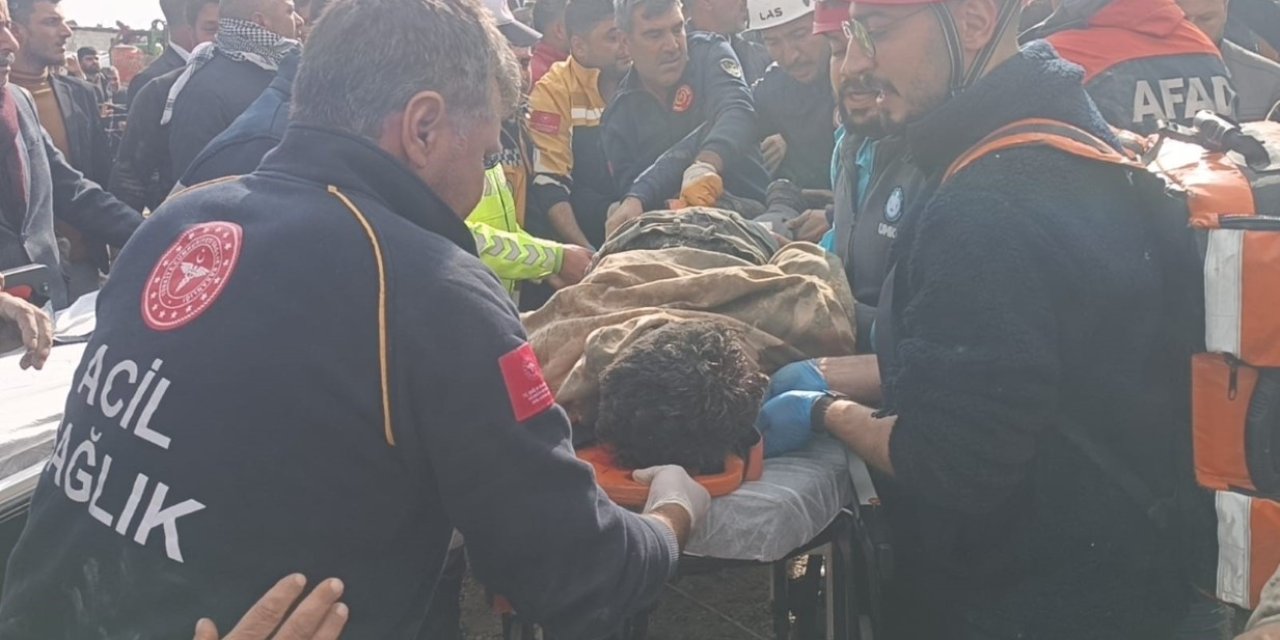 2 Katlı İnşaatta Göçük: 5 İşçi Altında Kaldı, 2 Çocuk Öldü