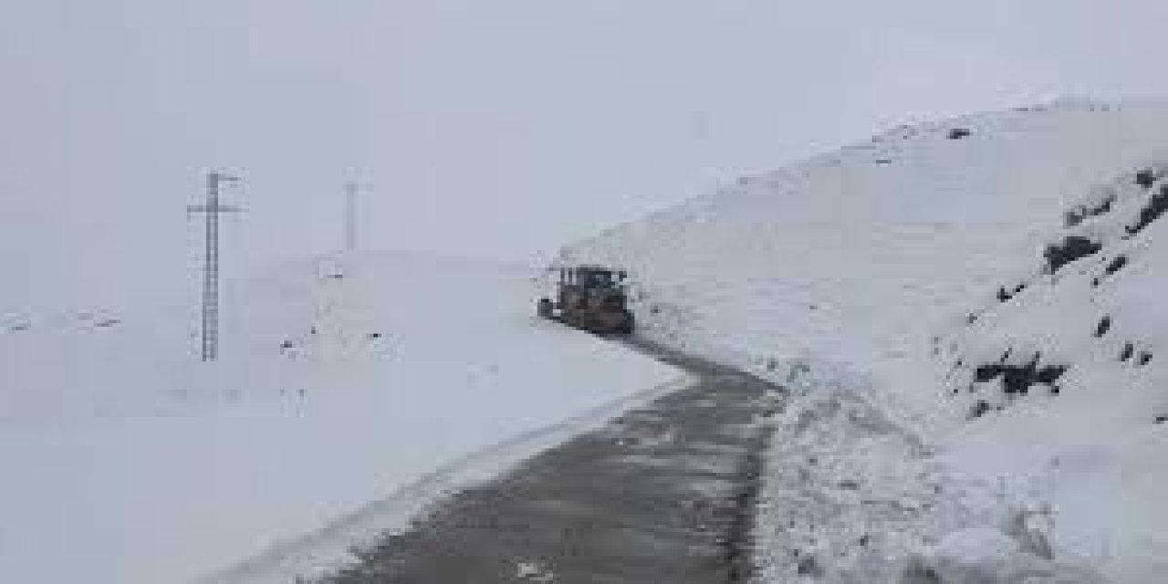 Şırnak'ta Kar Yağışı Nedeni ile Kapanan 6 Köy Yolu Ulaşıma Açıldı