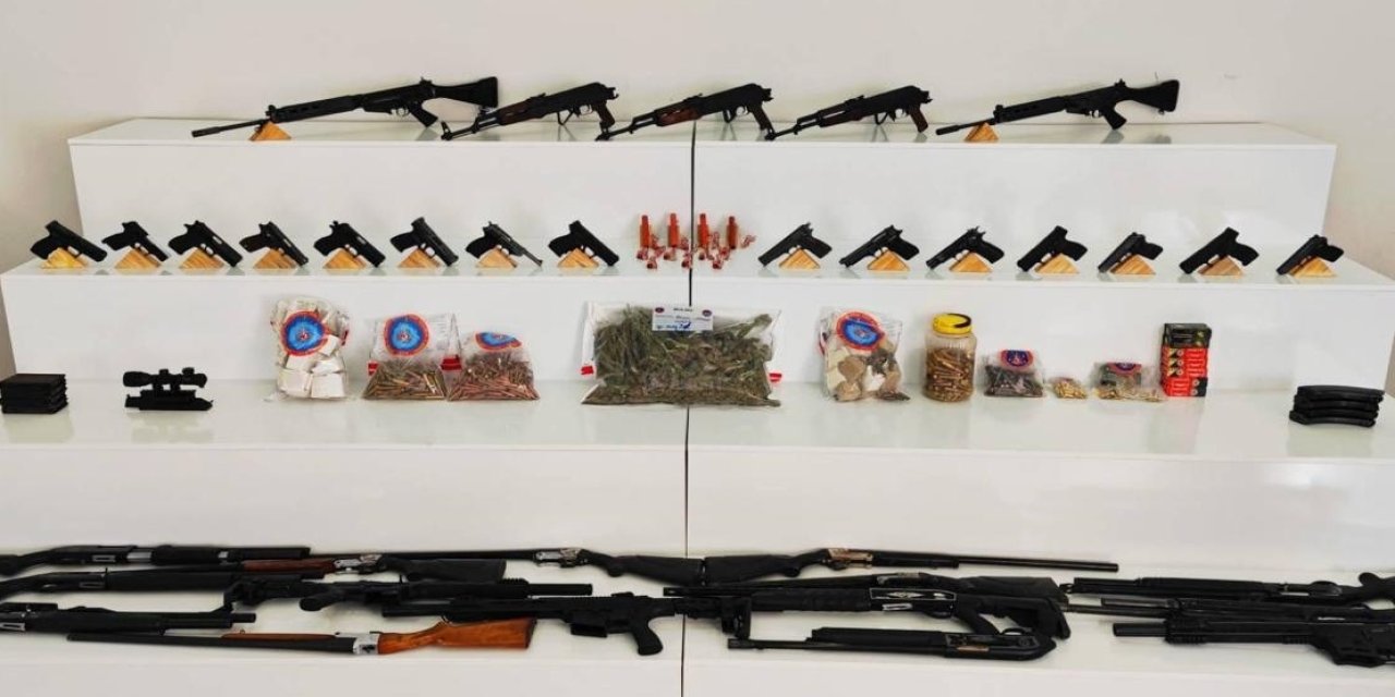Silah kaçakçılığı operasyonunda 9 kişi yakalandı, çok sayıda silah ele geçirildi