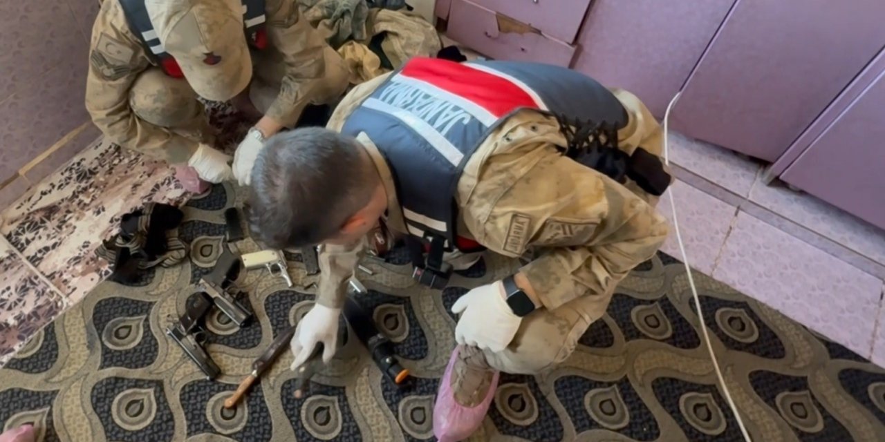 Çamaşır Makinesinden 12 Tabanca Çıktı, 2 Gözaltı