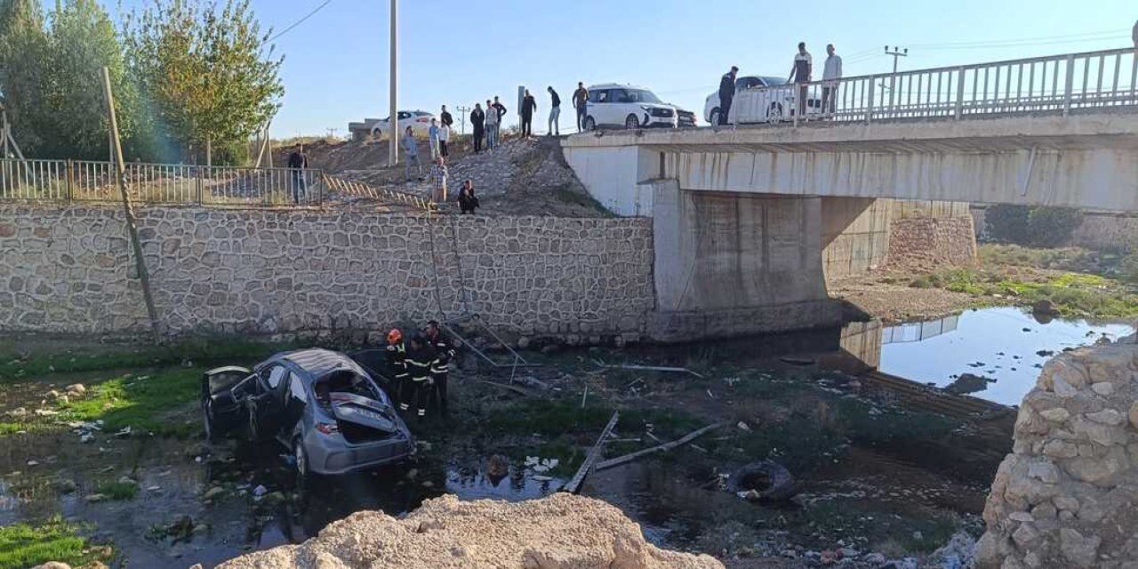Mardin'de dere yatağına düşen otomobildeki 1 kişi öldü, 2 kişi yaralandı
