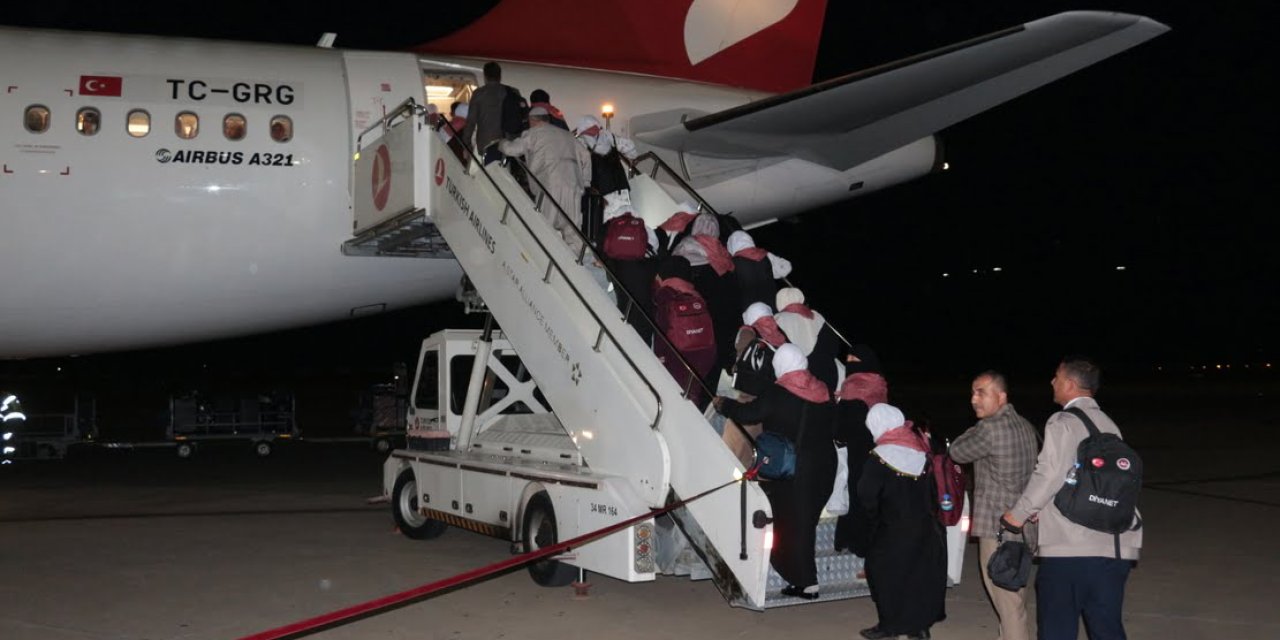 Şırnak Şerafettin Elçi Havalimanı’ndan 220 Kişilik İkinci Umre Kafilesi Uğurlandı