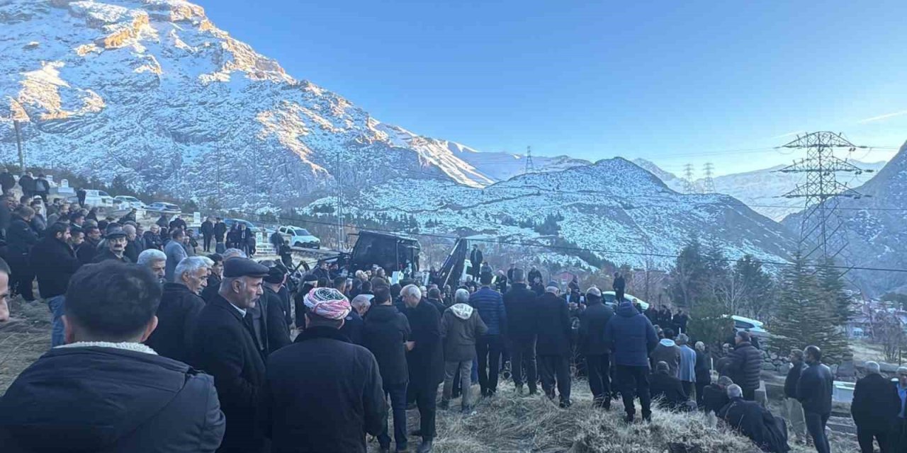 Hakkari’de derste kalp krizi geçiren öğretmen hayatını kaybetti