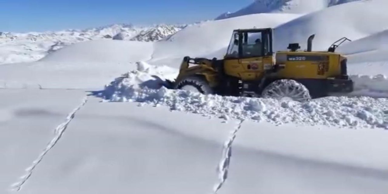 Şırnak’ta Yaylada Kalan Aile İçin Yol 2 Günlük Çalışmayla Açıldı