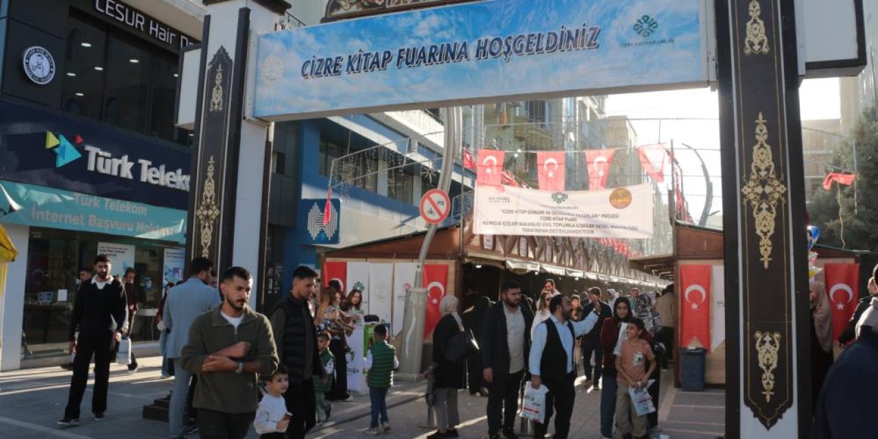 Cizre’de Kitap Fuarı Yoğun İlgiyle Devam Ediyor