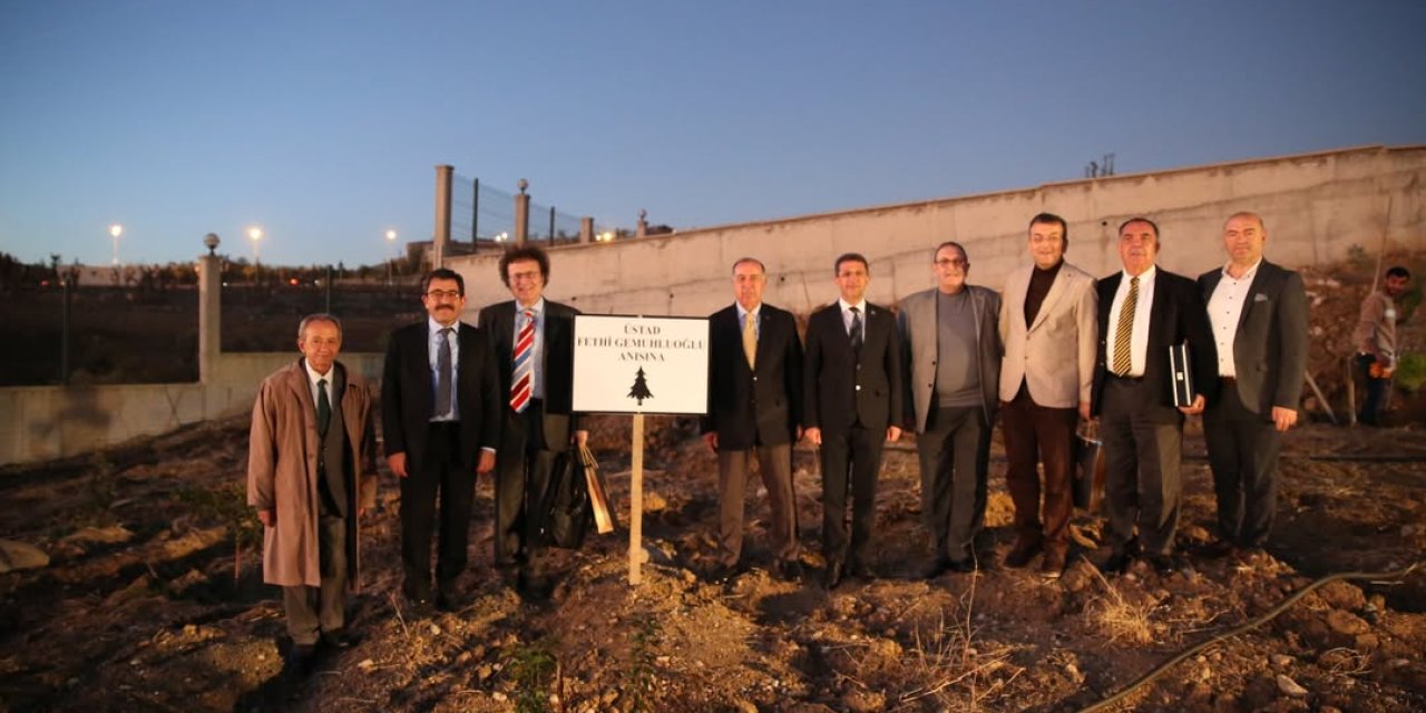 “Dostluğun Sesi Fethi Gemuhluoğlu” Paneli Düzenlendi