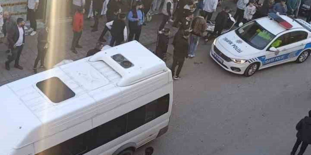 Siirt’te cadde ortasında bıçaklı kavgada 2 kişi yaralandı