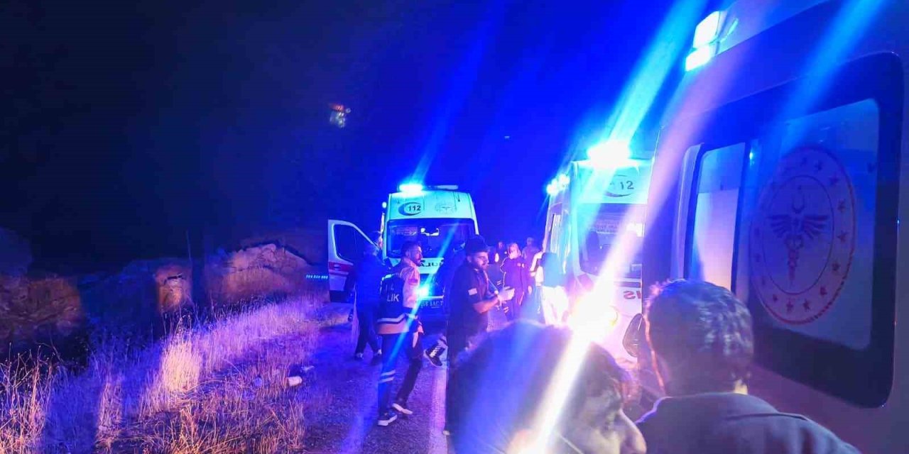 Siirt’te İşçileri Taşıyan Otobüs Devrildi: 17 Yaralı