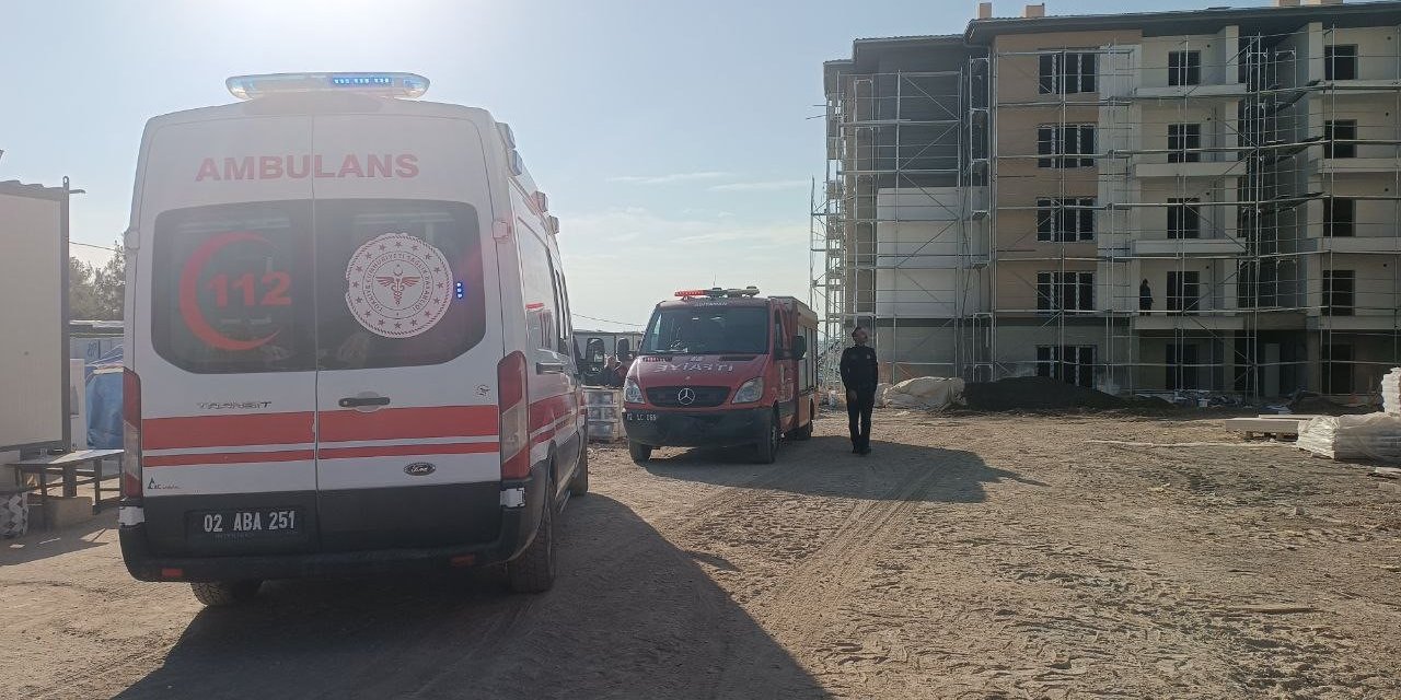 İntihar Girişiminde Bulunan Arkadaşlarına Aldırış Etmeden Çalışmaya Devam Ettiler