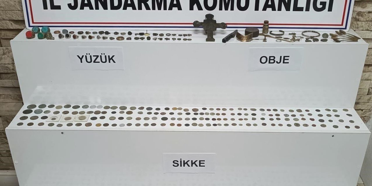 Diyarbakır’da Bizans dönemine ait  yüzlerce tarihi eser ele geçirildi