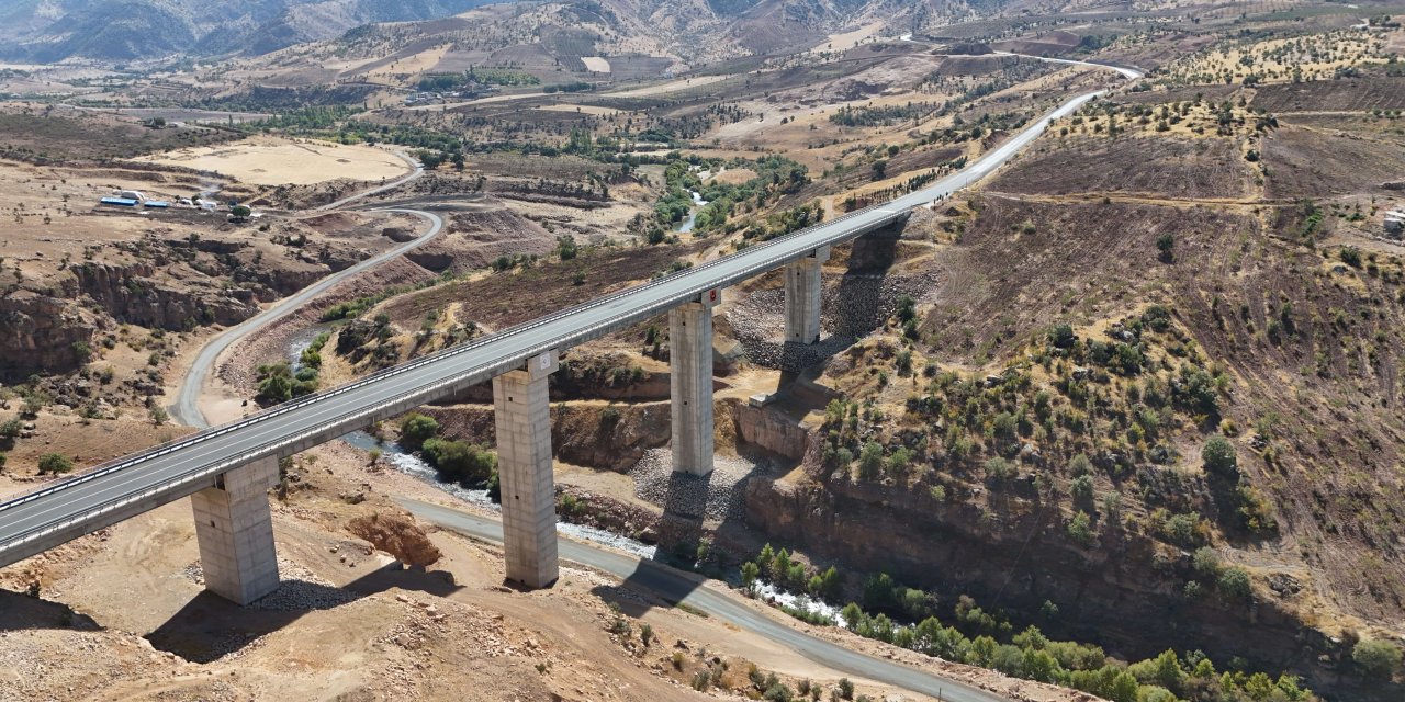 Zarova Köprüsü İle 4 Yıldır Siirt Şırnak Arasındaki Ulaşım Güvenle Sağlanıyor