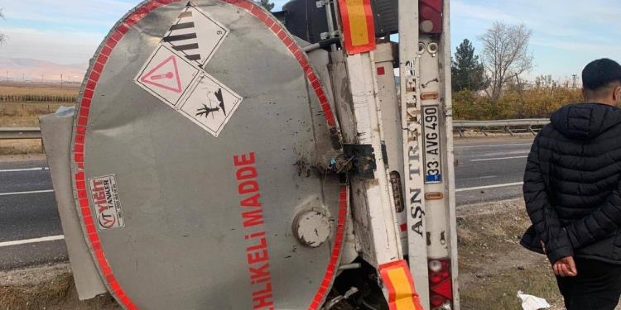 Kızıltepe'de devrilen akaryakıt yüklü tırın sürücüsü yaralandı