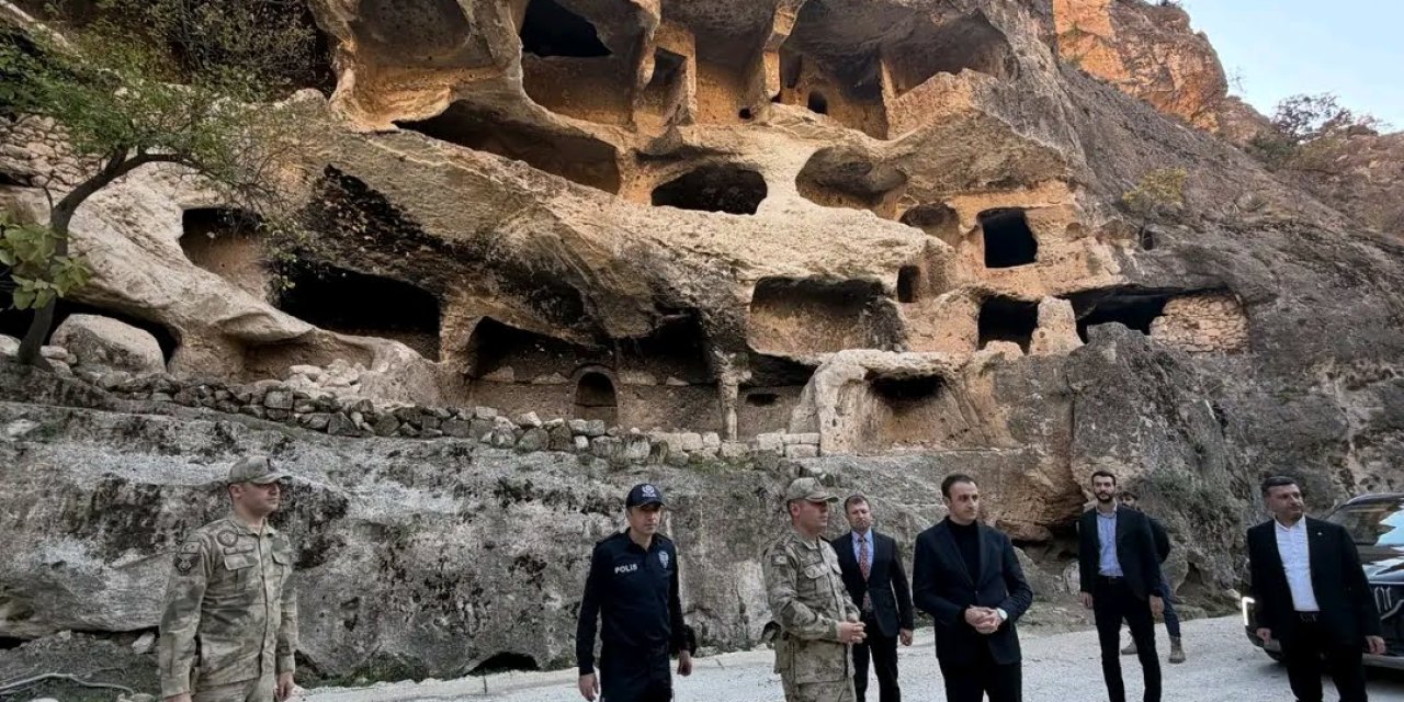 Şırnak’ta apartman mağaralarında turizm potansiyeli için inceleme yapıldı