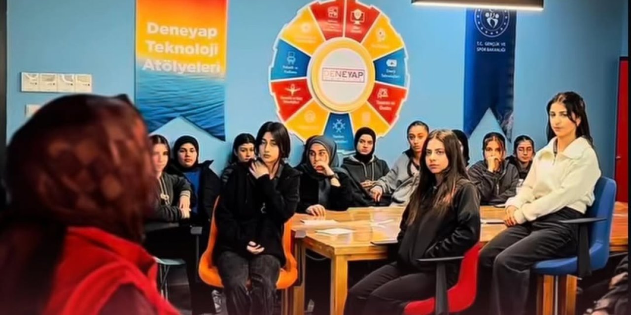 Şırnak’ta Gençler Teknolojiyle Buluştu! “Merkezimde” Projesi Büyük İlgi Gördü