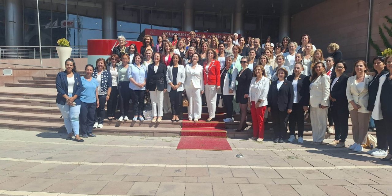 CHP’li Özlem Baran’dan 5 Aralık Mesajı: “Çare Eşitlikte, Çare Eşit Temsilde!”