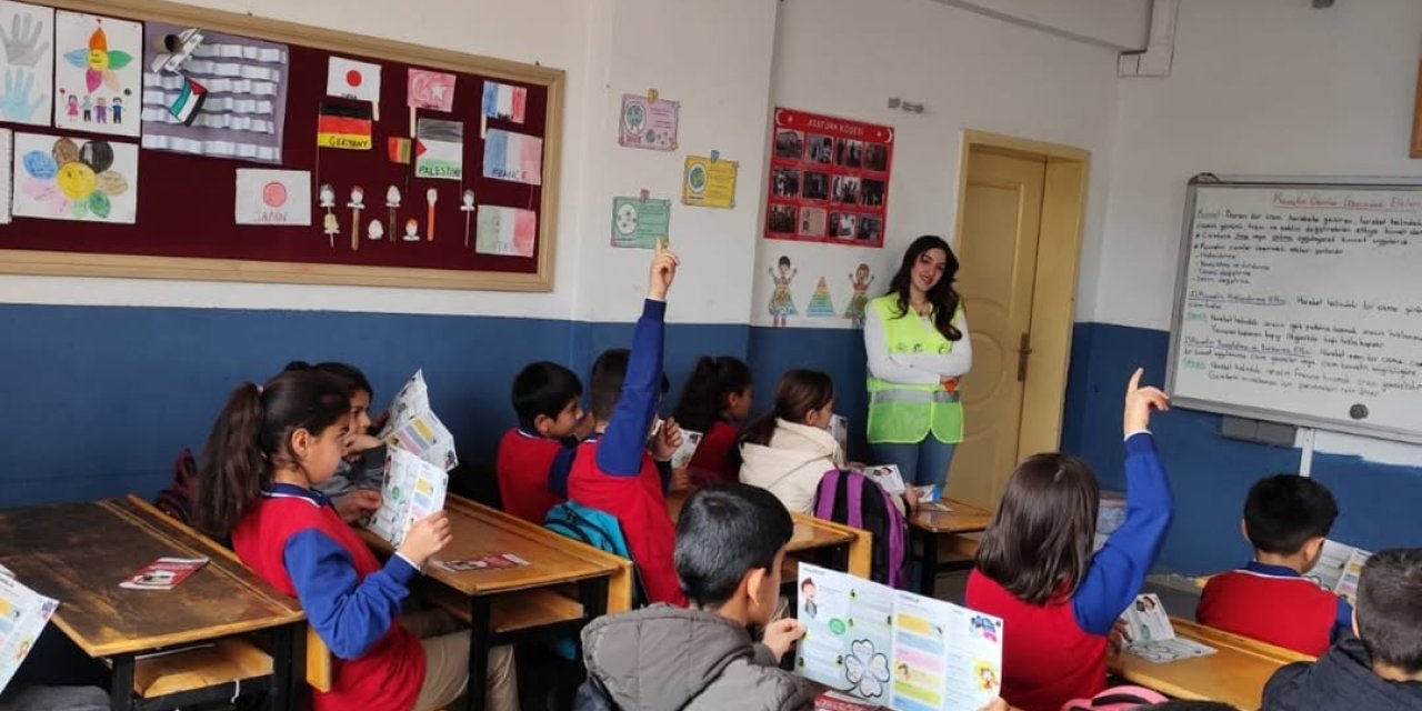 Şırnak’ta, Özveren Köyü İlkokulu’nda Yeşilay Etkinliği Düzenlendi