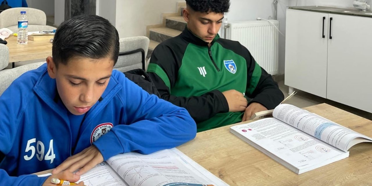 Sporcular Saha Ve Kitap Arasında Köprü Kuruyorlar