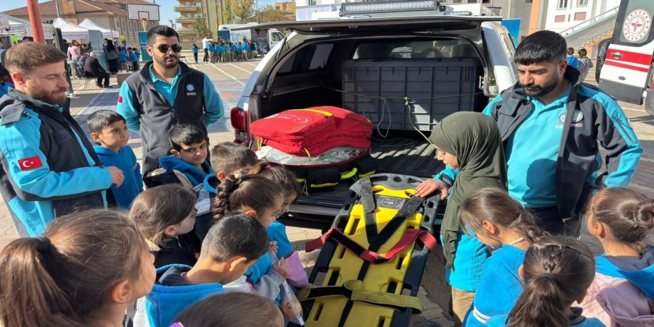 “Sağlıklı Okul Sağlıklı Gelecek” Etkinliği Öğrencilere Sağlıklı Yaşam Bilinci Kazandırdı