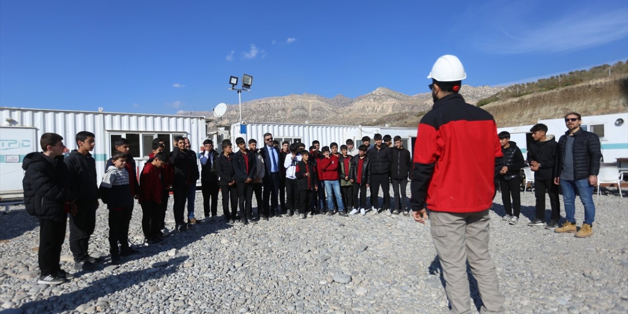 Silopi'deki Dader-1 Sondaj Sahası Lise Öğrencilerini Ağırladı