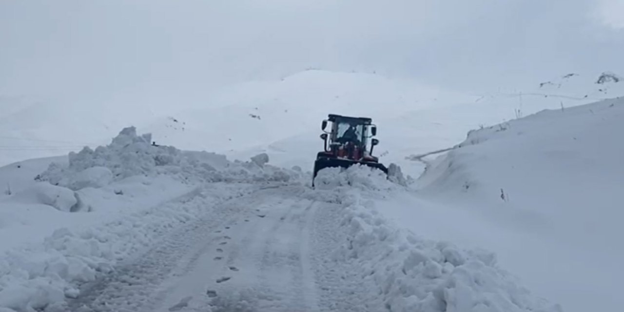 Şırnak’ta Kar Kalınlığı Yarım Metreyi Aştı: Köy Yolları İçin Seferberlik