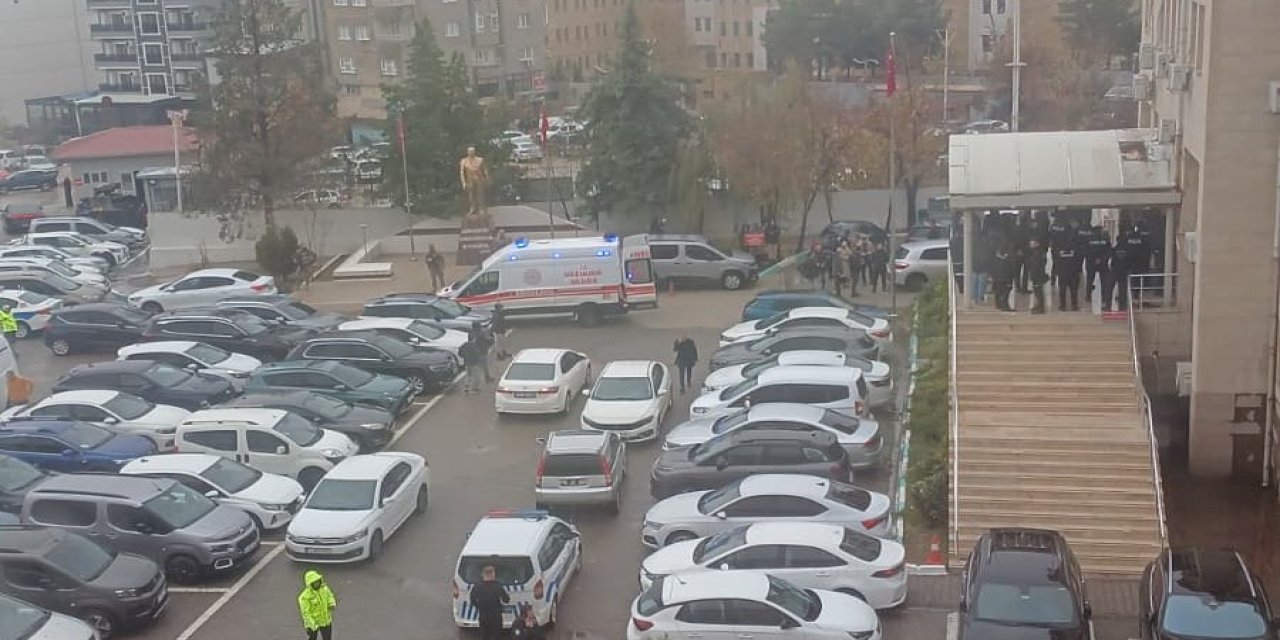 Şırnak’ta Polis Memuru Adliye İçerisinde İntihar Girişiminde Bulundu