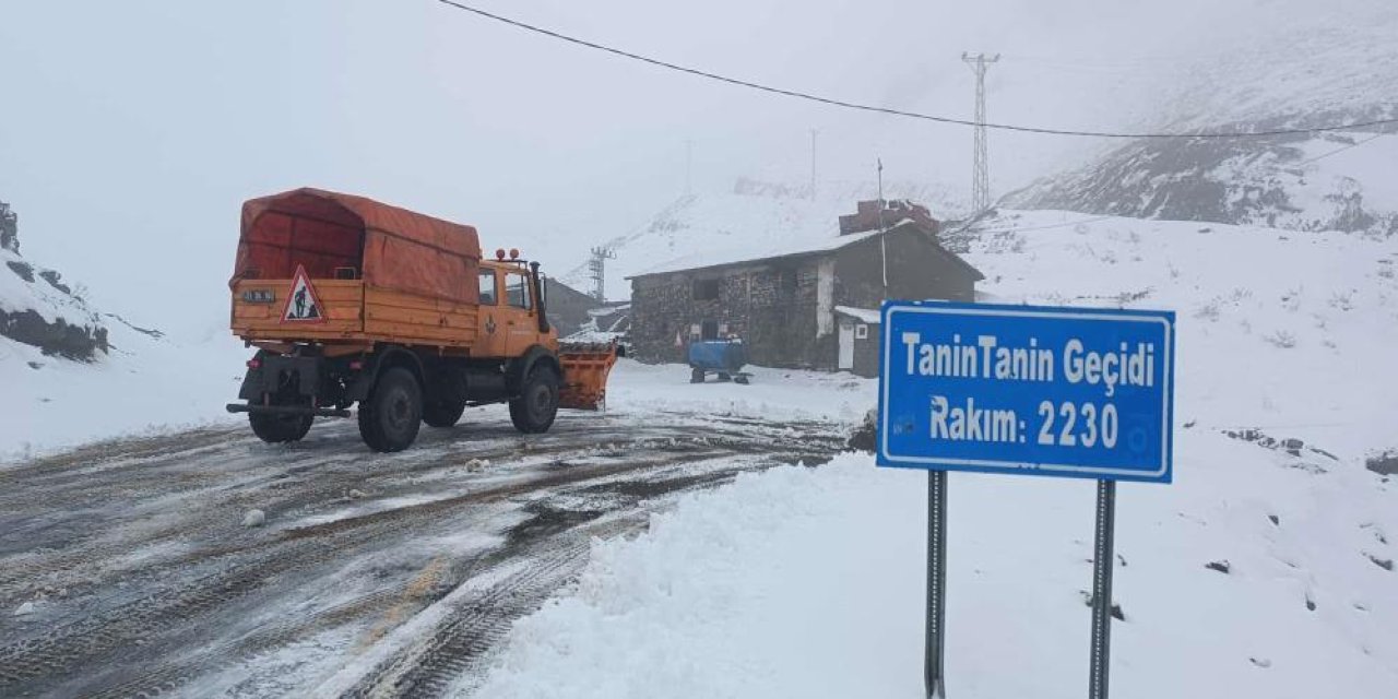 Şırnak’ta 3 Gündür Kardan Dolayı Kapanan Yollar Açılıyor