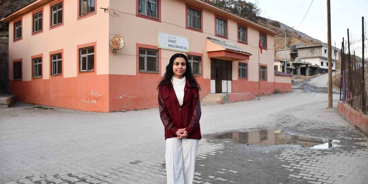 Şırnaklı Öğrencilerden Filistin’e Şiirli Destek