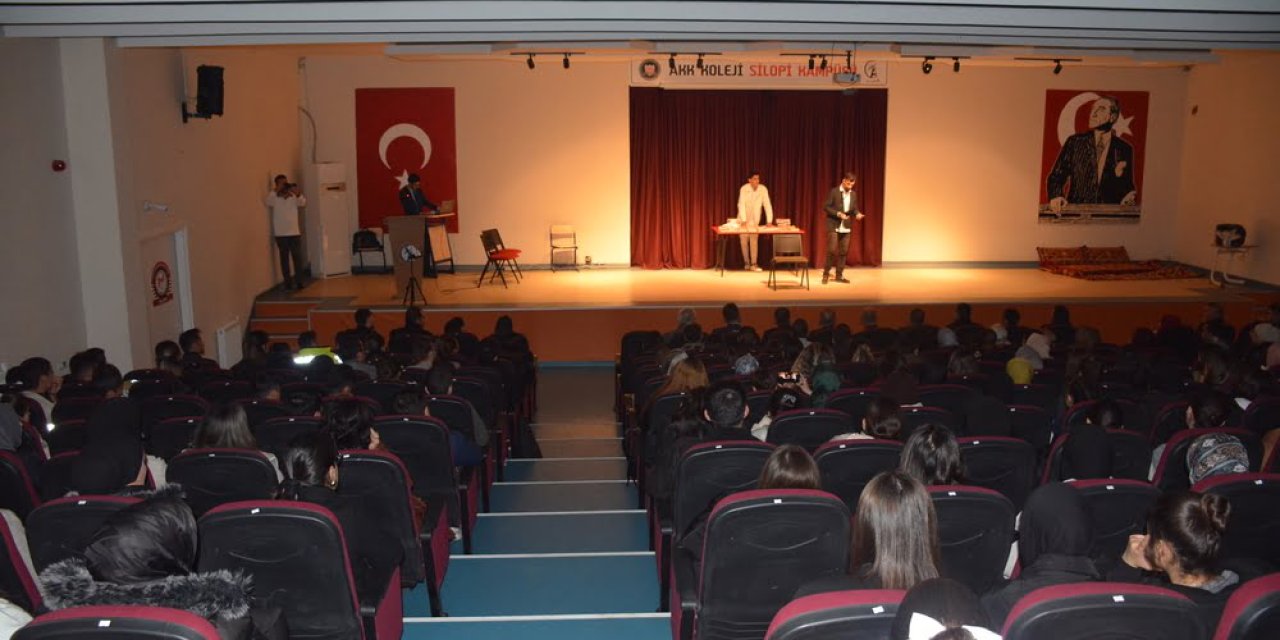 Gençlere katkı amacıyla Silopi'de Boş Sandalye oyunu sahnelendi