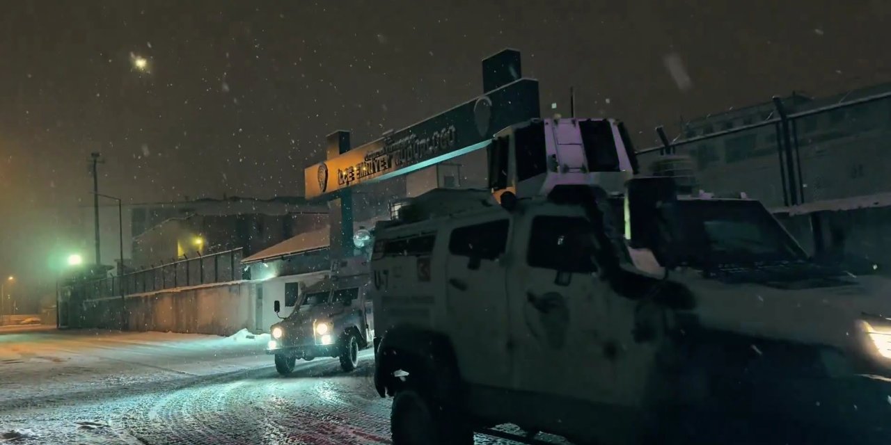 Hakkari’de uyuşturucu satıcılarına yapılan operasyonda 14 kişi yakalandı