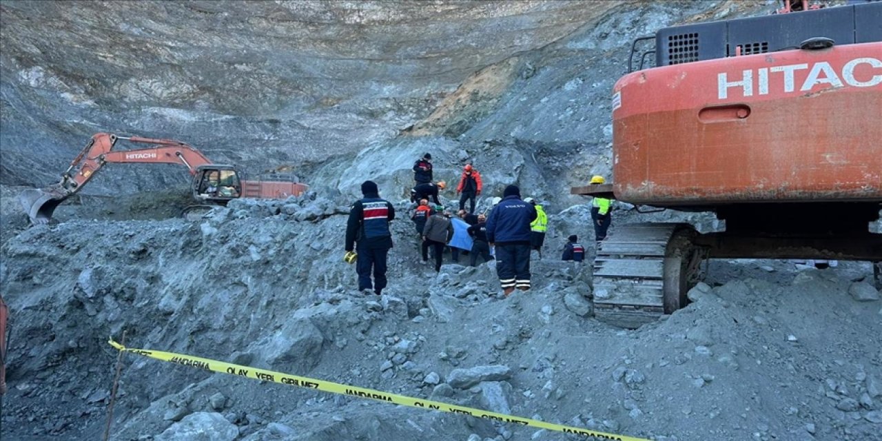 Maden ocağında göçük altında kalan müdürünün cenazesine 28 gün sonra ulaşıldı