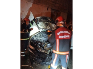 Şanlıurfa'da 2 otomobilin kundaklandığı iddiası